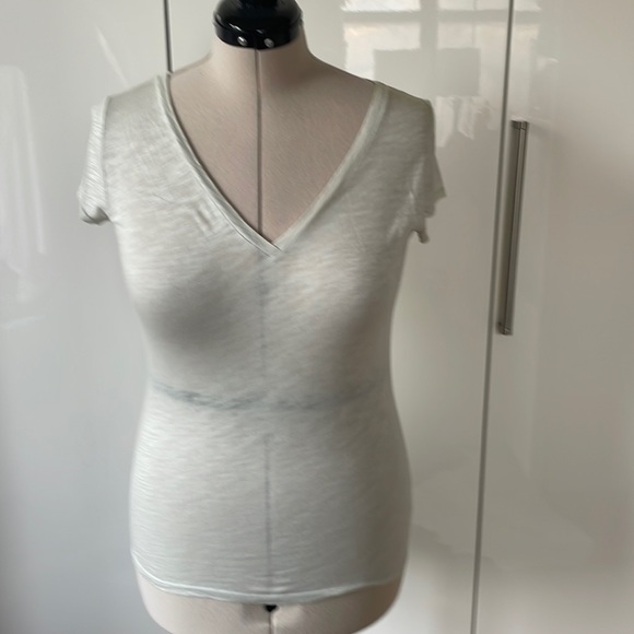 Club Monaco T Shirt with Short Sleeve in Light Gray Size-Large NWOT - Picture 1 of 13